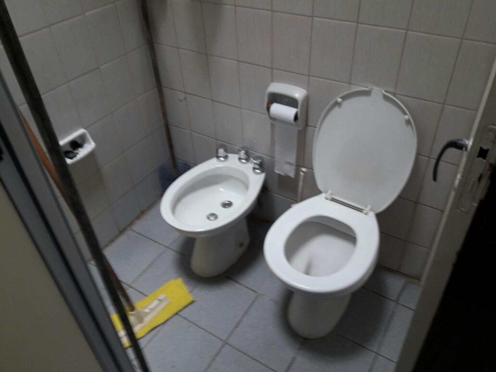 Casa americana en Isidro Casanova sobre lote de 8.66 x 34.64 — foto 9
