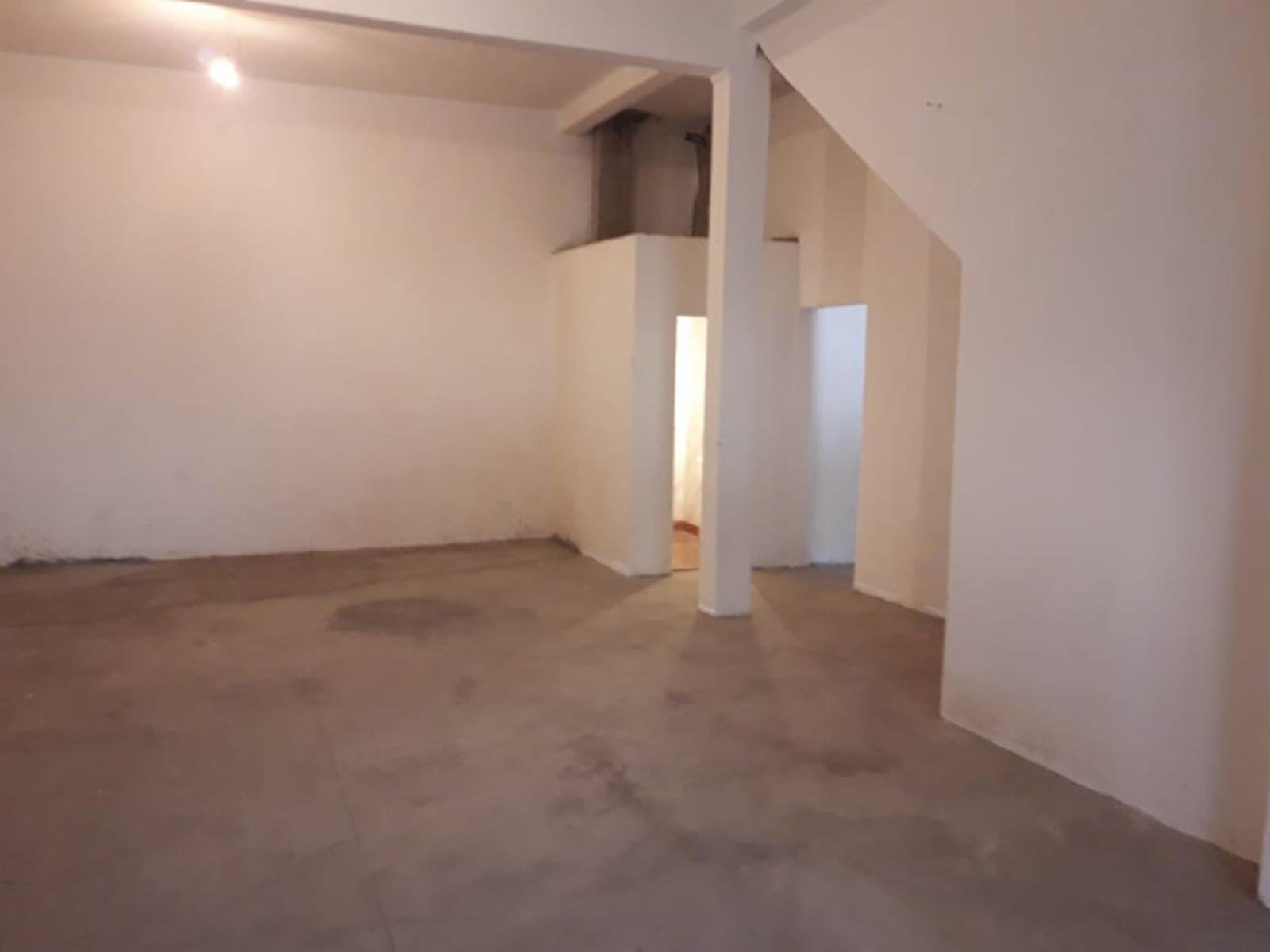 Local 150 m2, 2 baños, A ESTRENAR. Ideal taller, deposito, etc. VENTA O ALQUILER. — foto 2