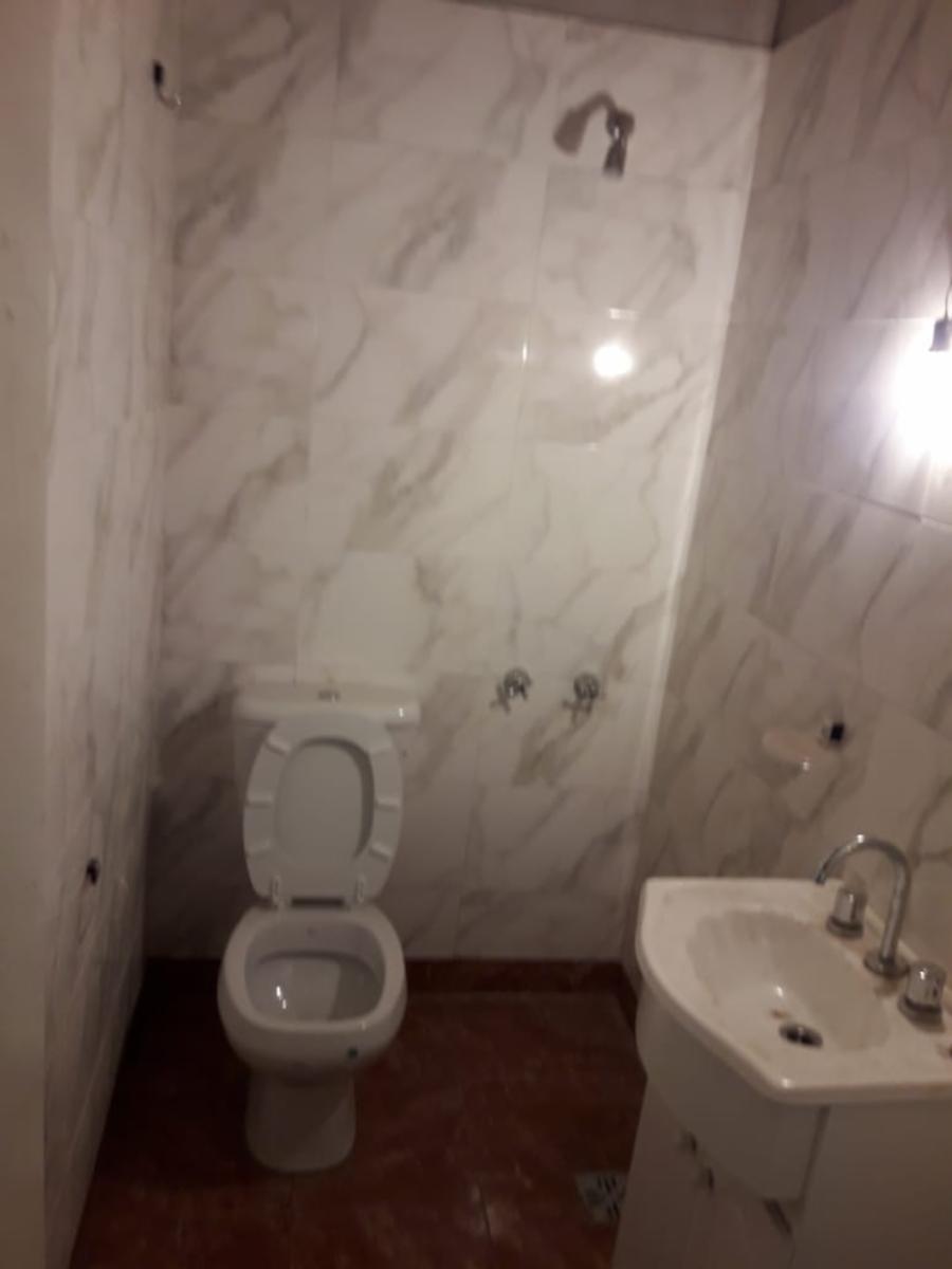 Local 150 m2, 2 baños, A ESTRENAR. Ideal taller, deposito, etc. VENTA O ALQUILER. — foto 4
