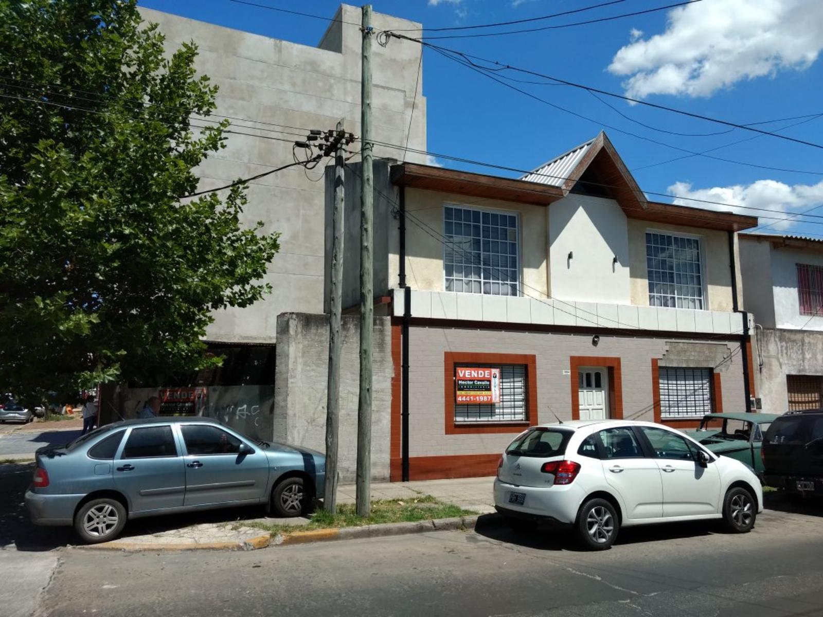 Casa 4 amb. en 2 plantas, garage 3 autos. Muy Buen Estado. — foto 4