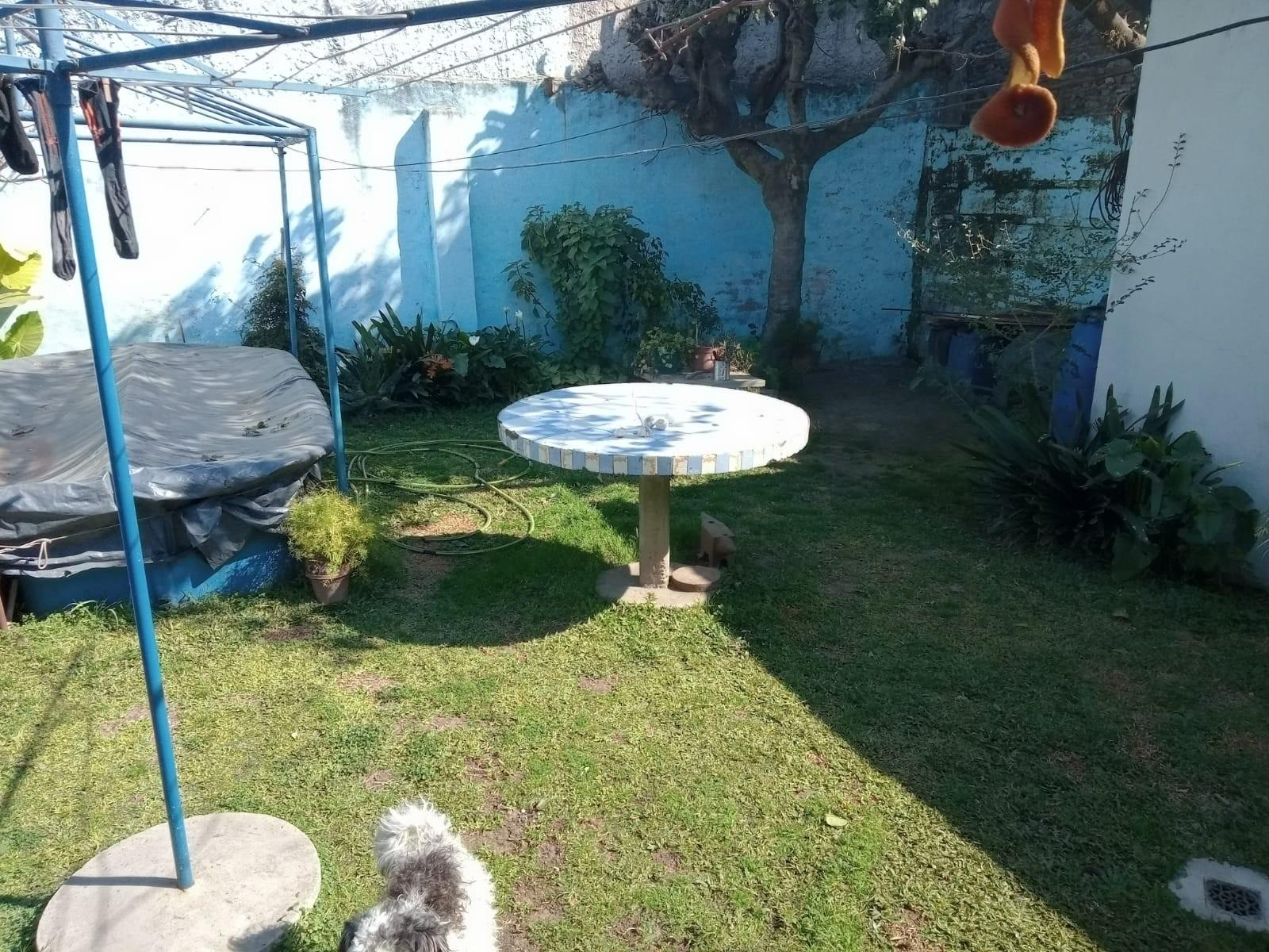 MUY BUENA CASA CON ENTRADA DE AUTO, EN VENTA.ZONA I. CASANOVA — foto 7