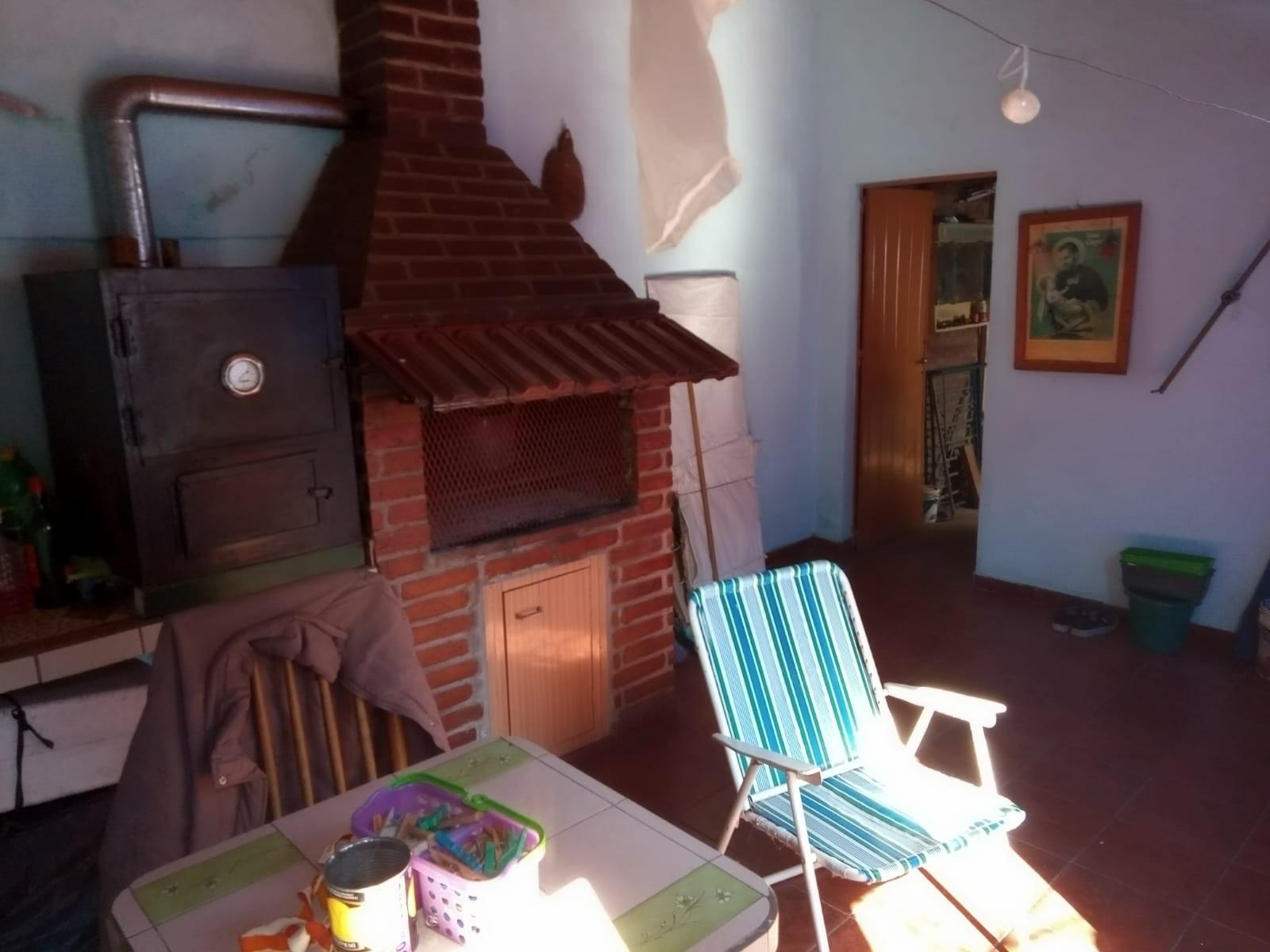 MUY BUENA CASA CON ENTRADA DE AUTO, EN VENTA.ZONA I. CASANOVA — foto 8