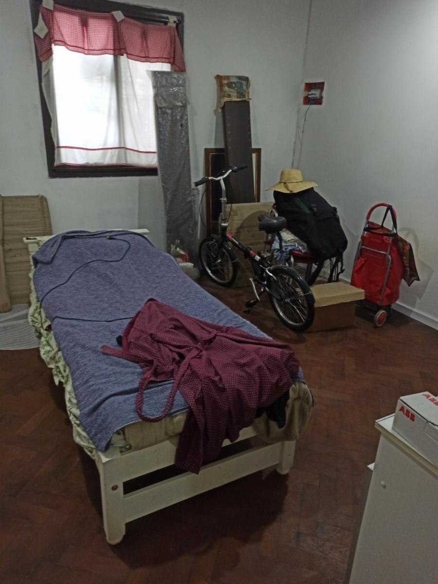 Casa En Venta En Ramos Mejia 3 Amb. Hecha A Nueva, Fondo Libre, Entrada De Auto — foto 2
