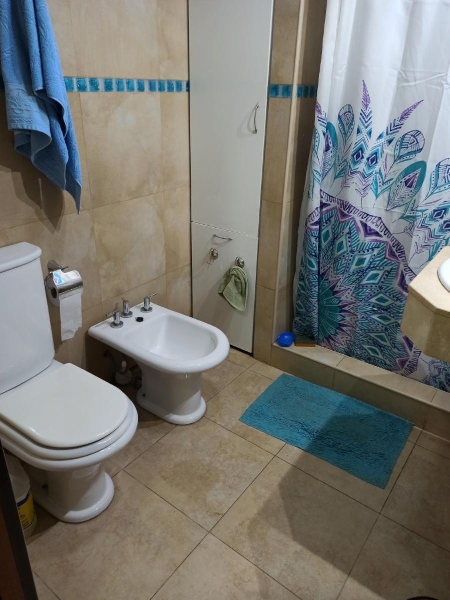 Casa En Venta En Ramos Mejia 3 Amb. Hecha A Nueva, Fondo Libre, Entrada De Auto — foto 3