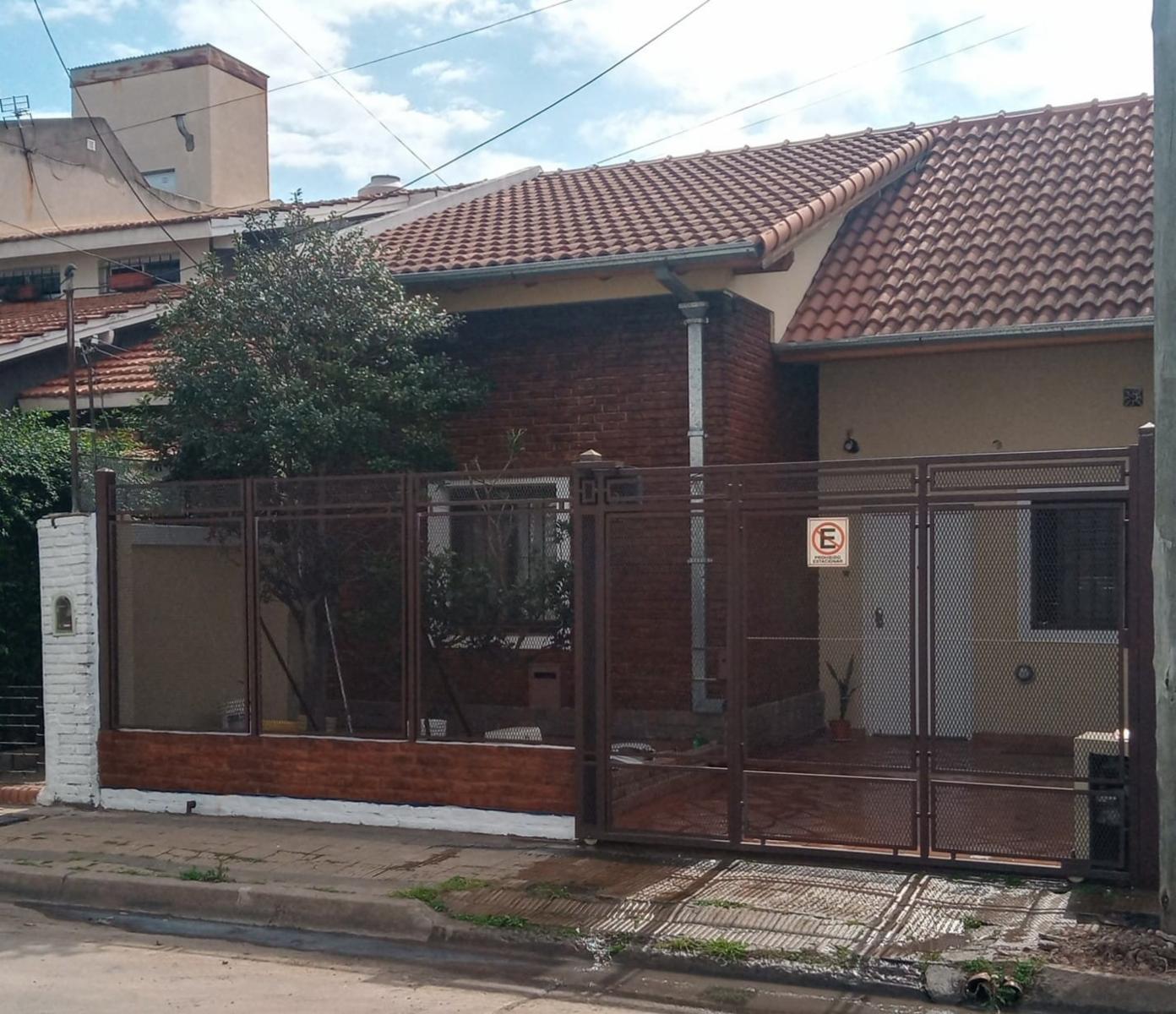 Casa En Venta En Ramos Mejia 3 Amb. Hecha A Nueva, Fondo Libre, Entrada De Auto — foto 12