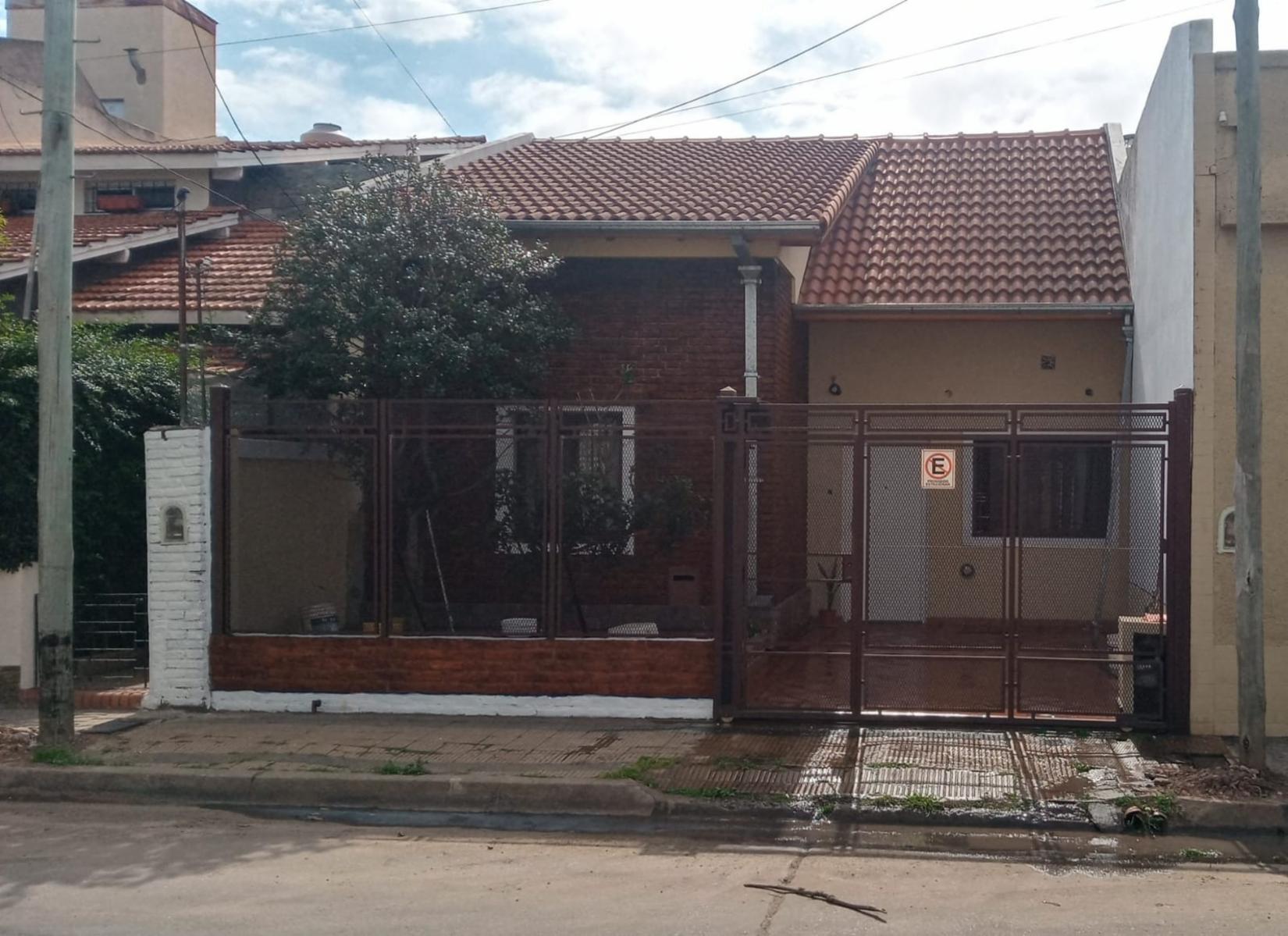 Casa En Venta En Ramos Mejia 3 Amb. Hecha A Nueva, Fondo Libre, Entrada De Auto — foto 13
