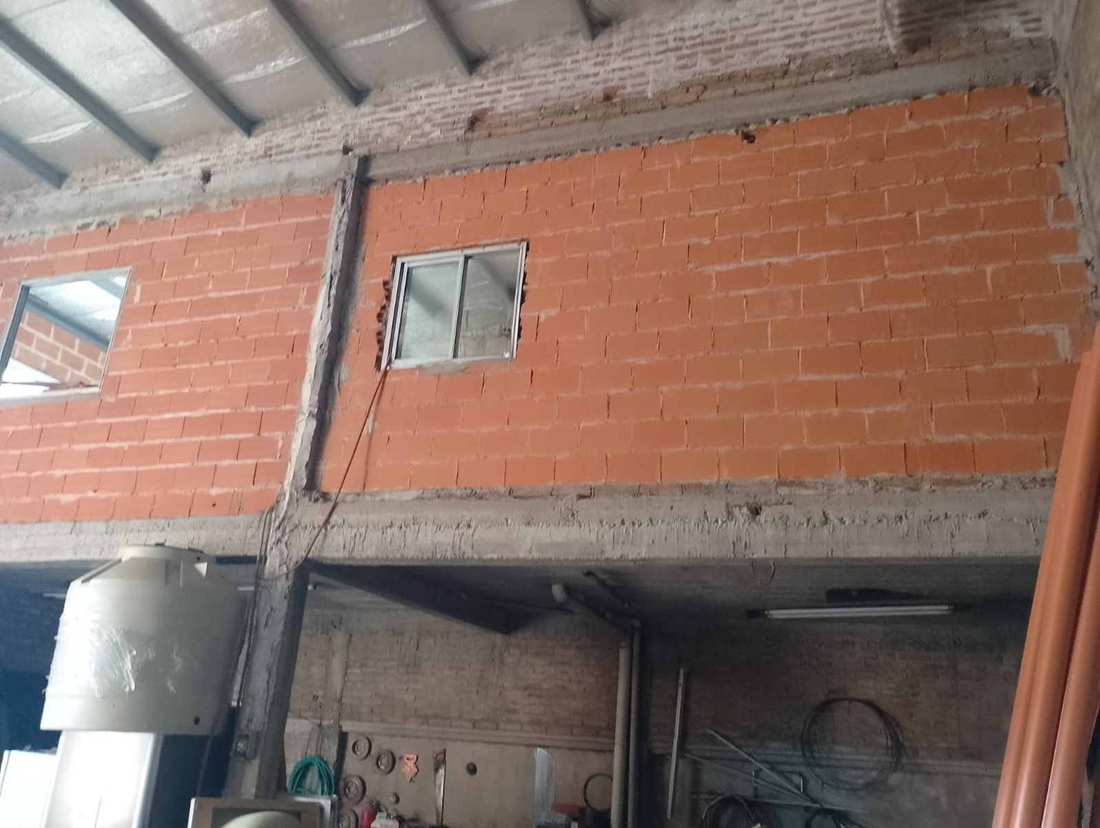 GALPON CON VIVIENDA EN EXCELENTE UBICACIÓN. — foto 3