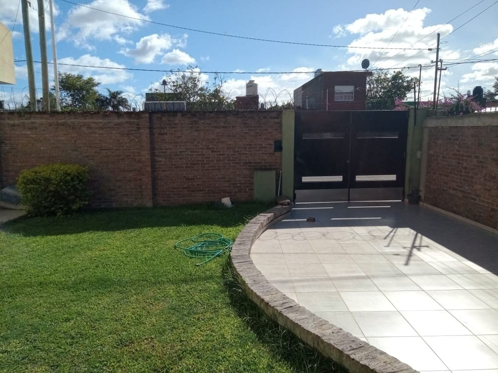 EXCELENTE PROPIEDAD EN MUY BUENA UBICACIÓN EN ALTOS DE LAFERRERE — foto 2