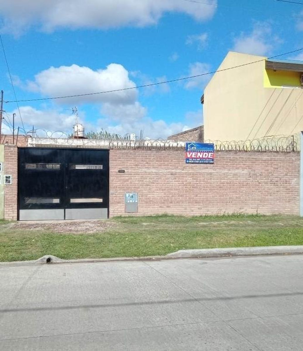 EXCELENTE PROPIEDAD EN MUY BUENA UBICACIÓN EN ALTOS DE LAFERRERE — foto 3