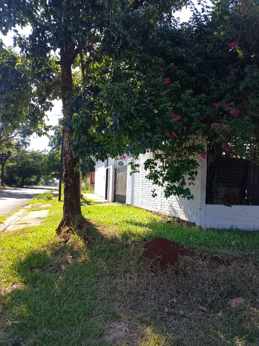 HERMOSA PROPIEDAD EN ESQUINA, CON 2 CASAS PARA USO PROPIO O RENTA — foto 9