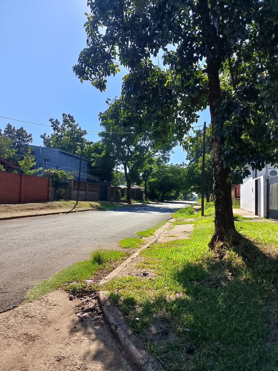 HERMOSA PROPIEDAD EN ESQUINA, CON 2 CASAS PARA USO PROPIO O RENTA — foto 11
