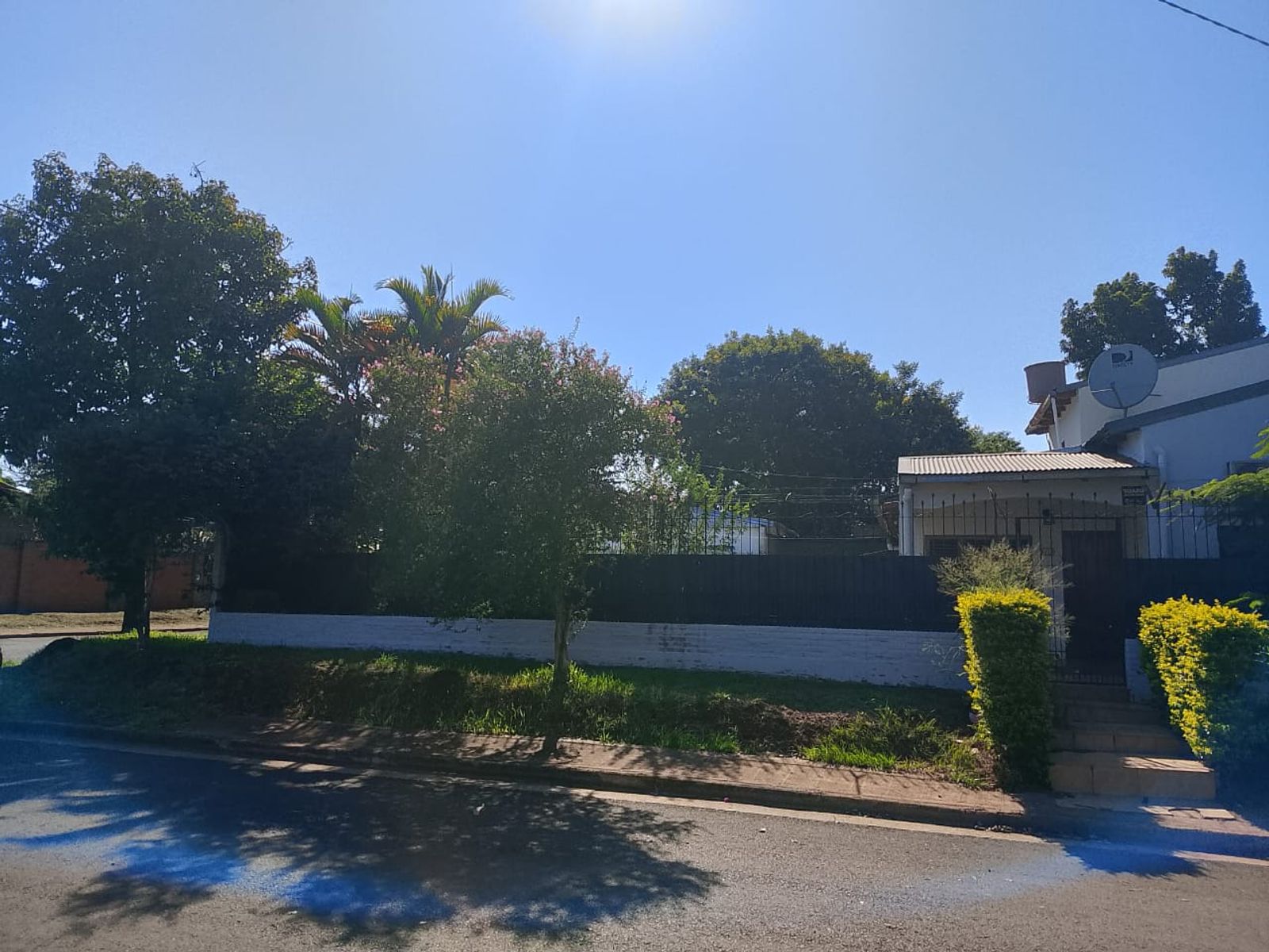 HERMOSA PROPIEDAD EN ESQUINA, CON 2 CASAS PARA USO PROPIO O RENTA — foto 12