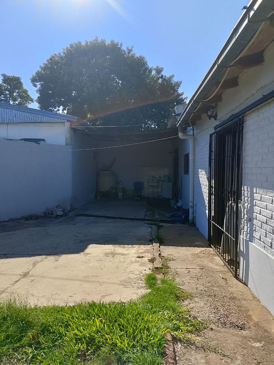 HERMOSA PROPIEDAD EN ESQUINA, CON 2 CASAS PARA USO PROPIO O RENTA — foto 15