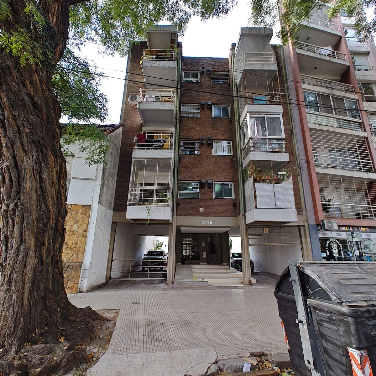 Venta 2 Ambientes En Villa Urquiza Con Cochera Fija Semicubierta