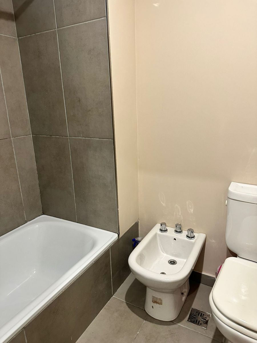 Venta Depto En Pb 4 Amb. Hab. En Suite En Dos Plantas / Jardin — foto 6