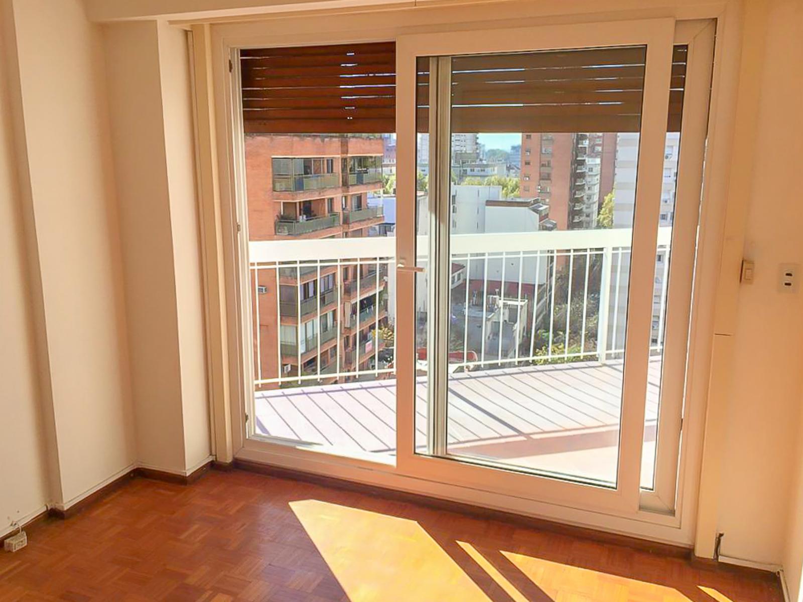 MUY CÓMODO DEPARTAMENTO 3 AMBIENTES CON AMPLIO BALCÓN - 1