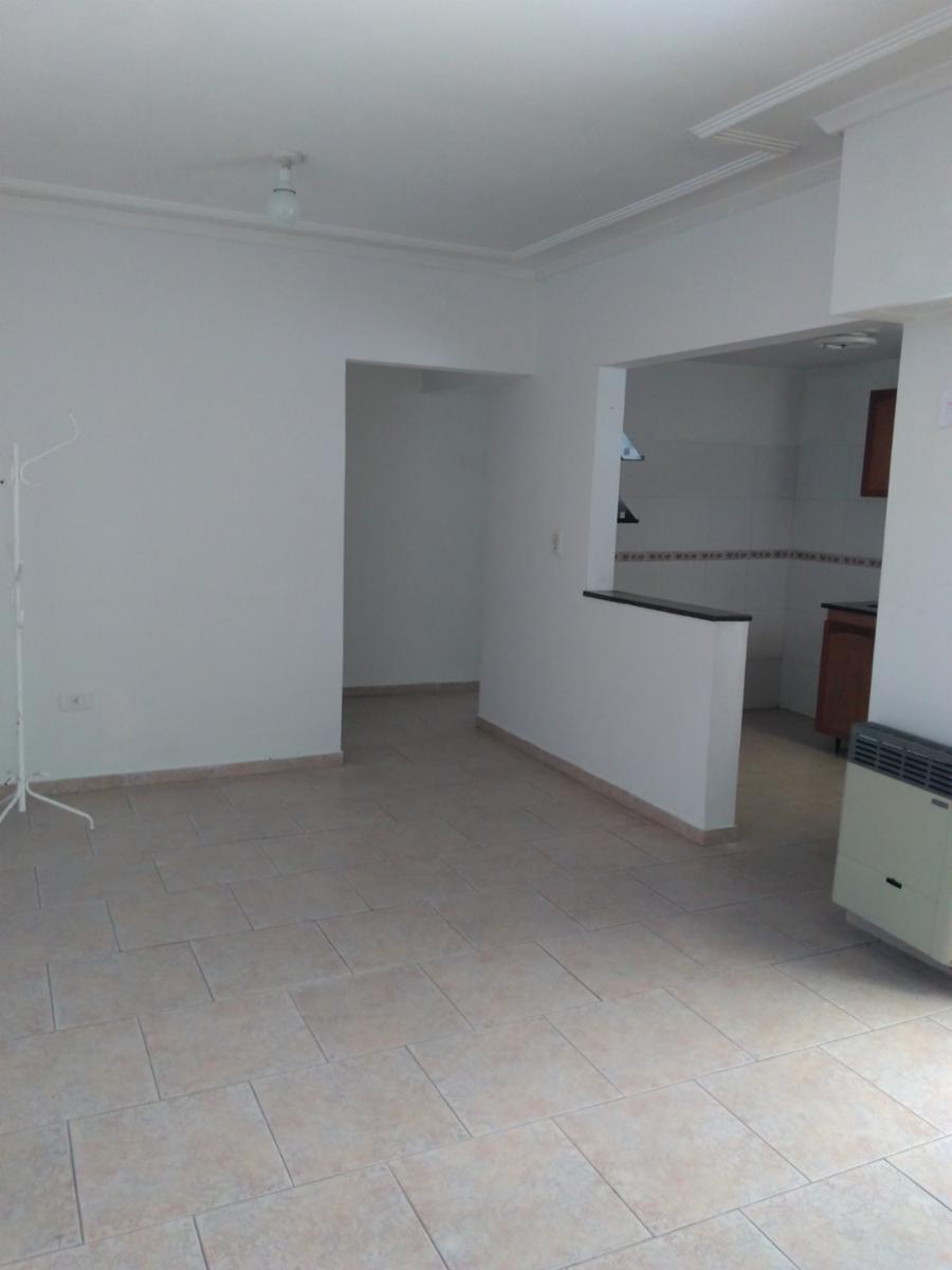 Departamento tipo PH, Planta baja, contrafrente, con patio — foto 2