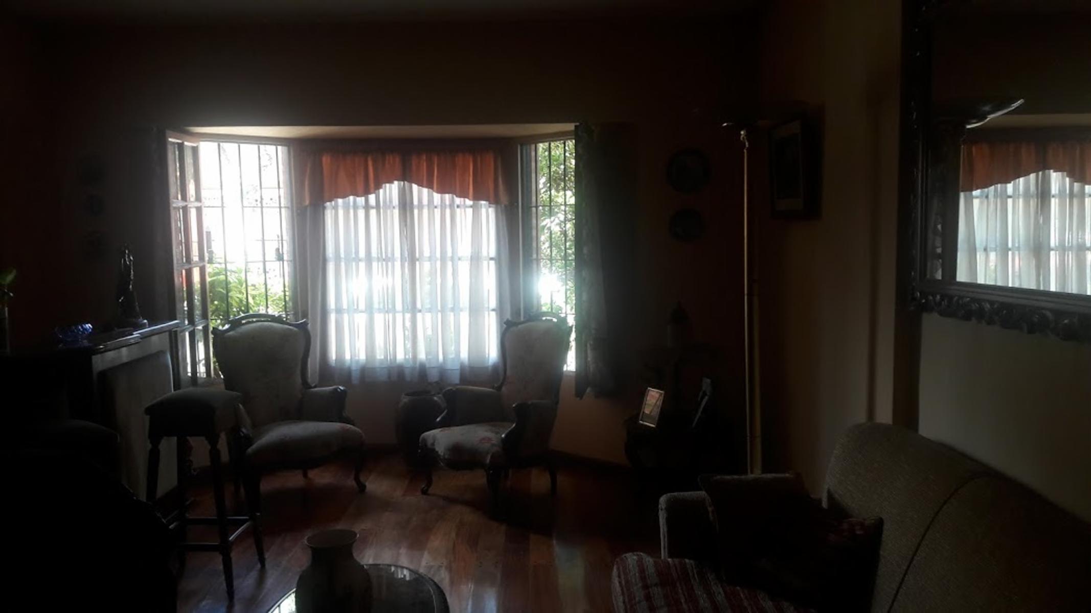 Casa de 2 plantas con cochera en Villa Luro — foto 2