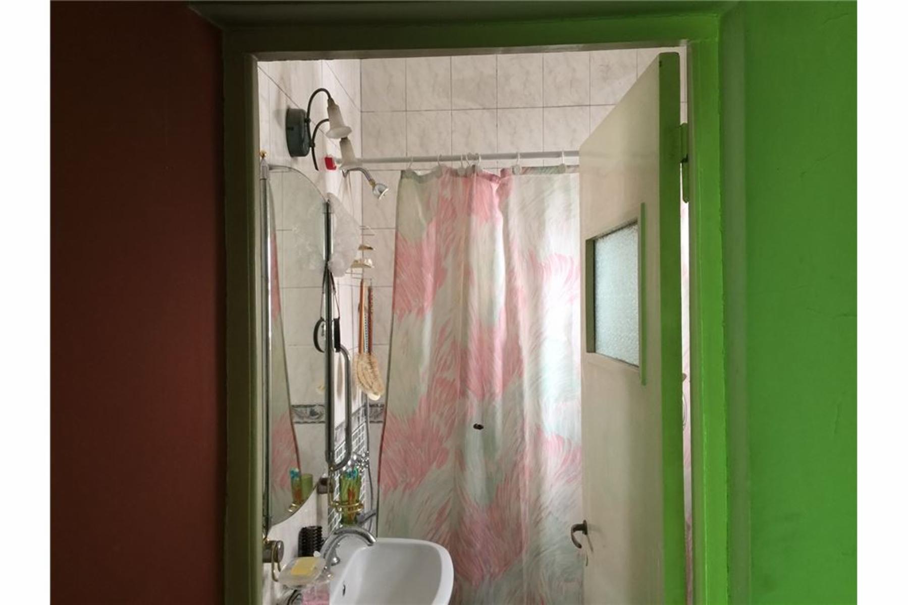 Casa 4 ambientes con garage + local Flores Sur — foto 12