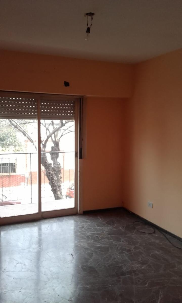 Depto. 3 ambientes en Liniers — foto 3
