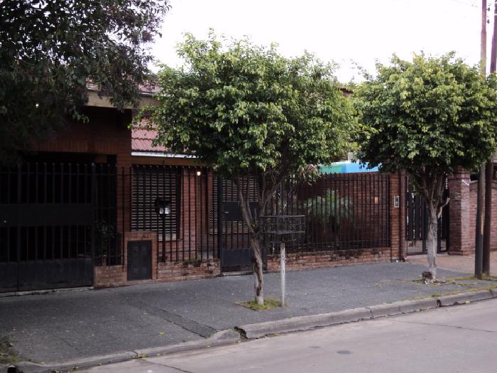 Casa en Venta en Castelar, Morón, Buenos Aires — foto 2
