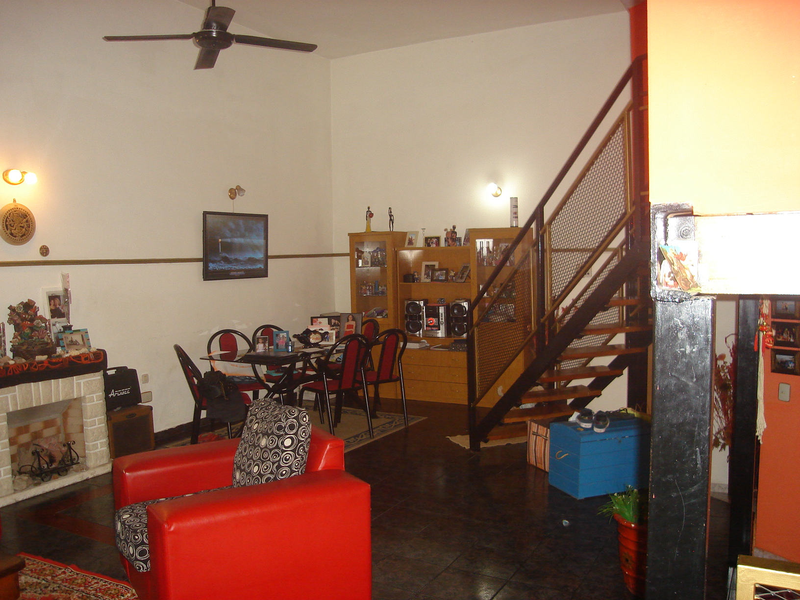 PH 3 AMB. 2 dormitorios con placard, living comedor amplio de 5 x 10 mts, cocina comedor completa, baño completo, lavadero cubierto, cuarto guarda utiles, patio al frente de 6 x 10 mts, entrada de au — foto 4