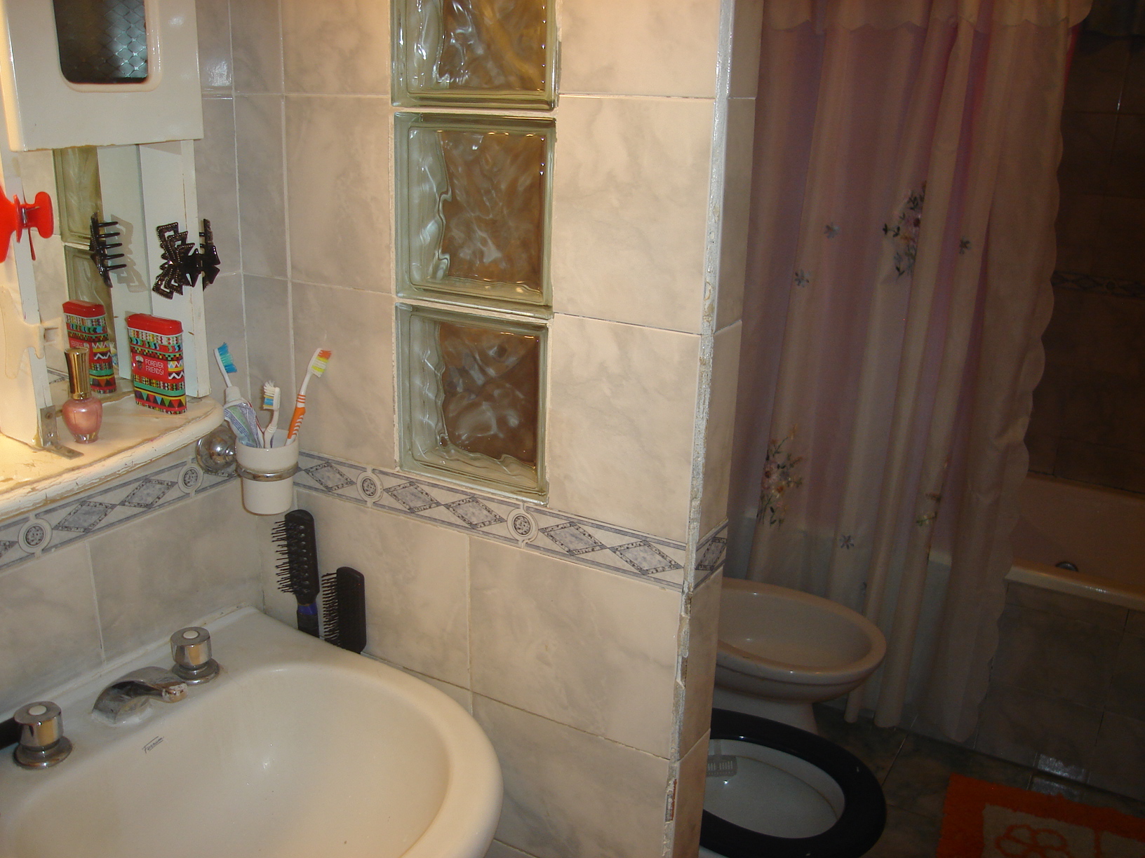 PH 3 AMB. 2 dormitorios con placard, living comedor amplio de 5 x 10 mts, cocina comedor completa, baño completo, lavadero cubierto, cuarto guarda utiles, patio al frente de 6 x 10 mts, entrada de au — foto 7