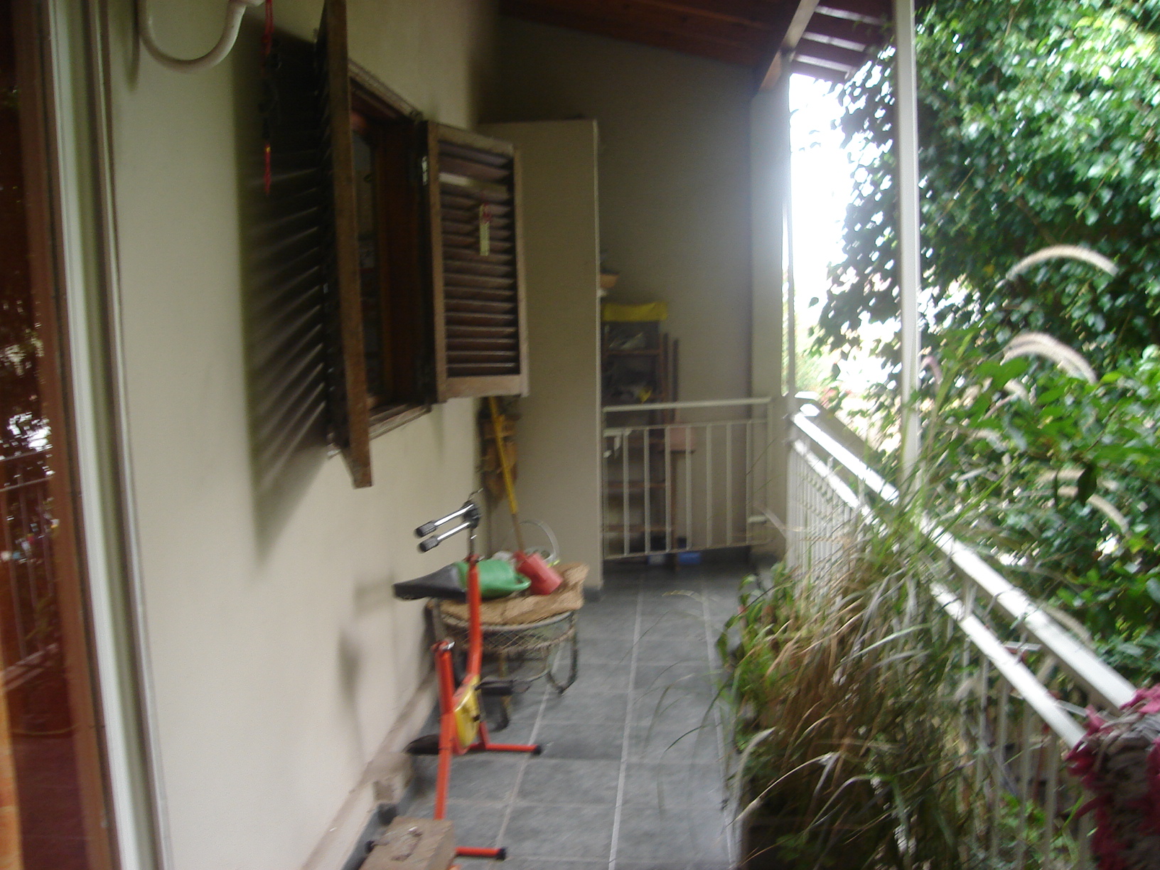 Amplia casa en 2 plantas ideal 2 flias. Moron Sur. — foto 9