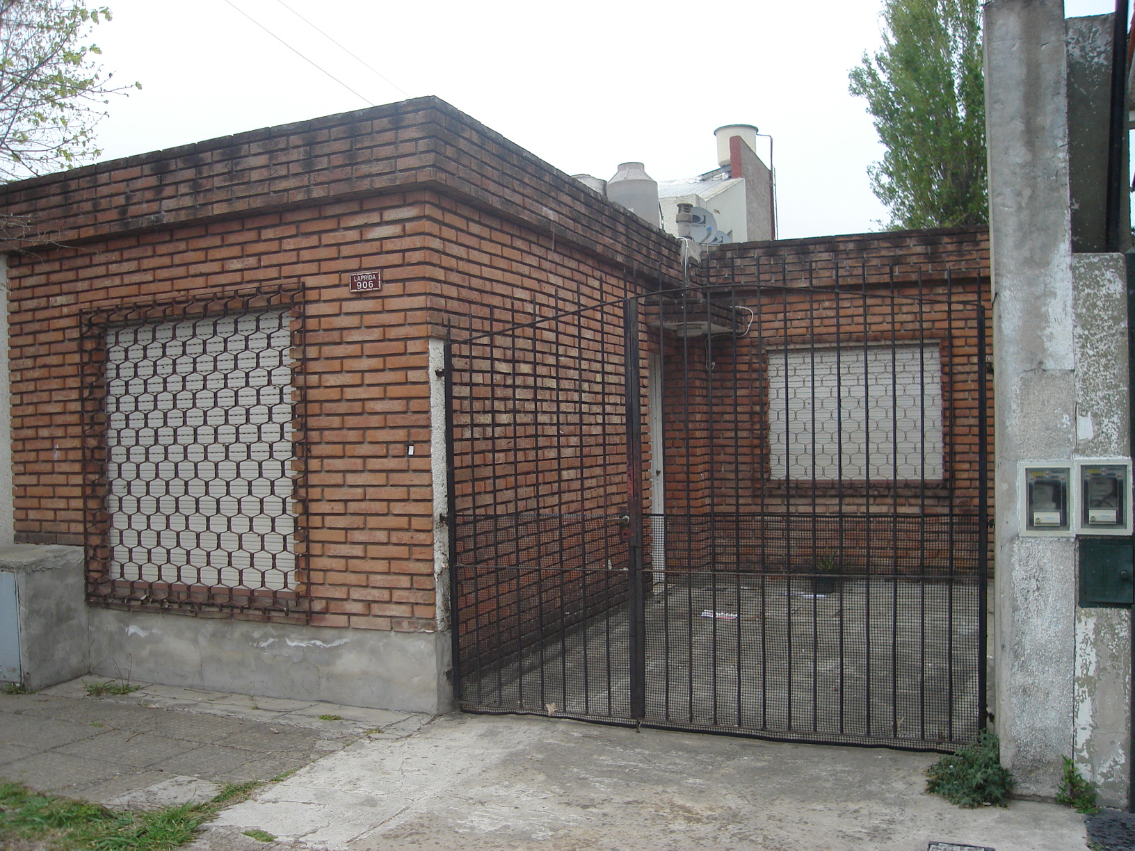 PH al frente con patio y cochera, muy cerca del centro de Ituzaingo.