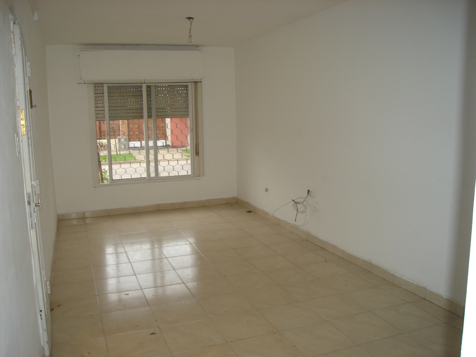 PH al frente con patio y cochera, muy cerca del centro de Ituzaingo. — foto 2