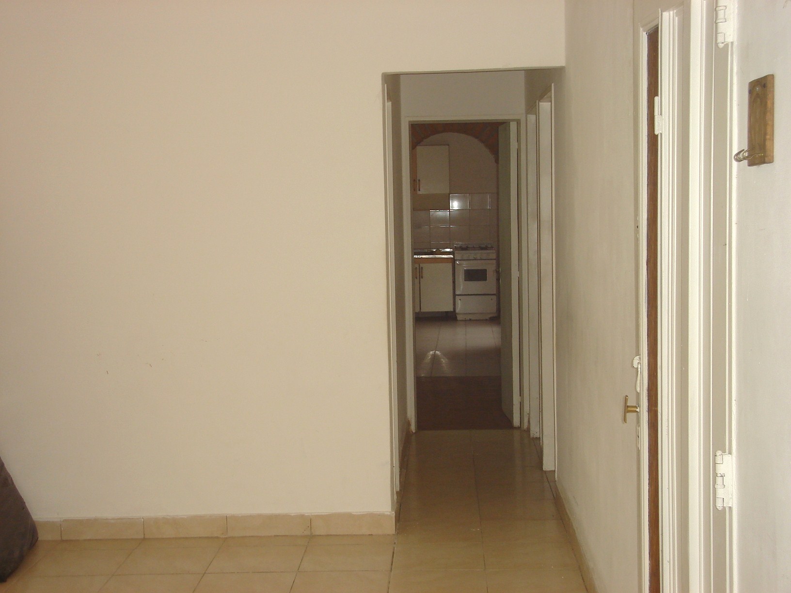 PH al frente con patio y cochera, muy cerca del centro de Ituzaingo. — foto 3