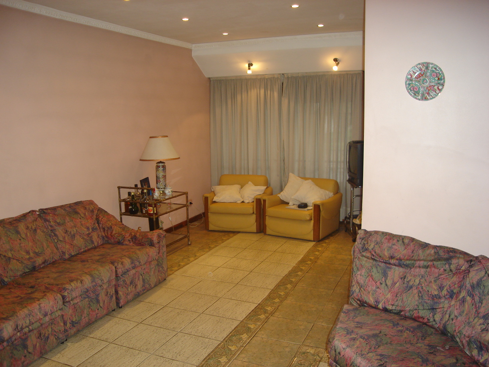Chalet 7 amb. con quincho. Cerca de Acceso Oeste. — foto 3