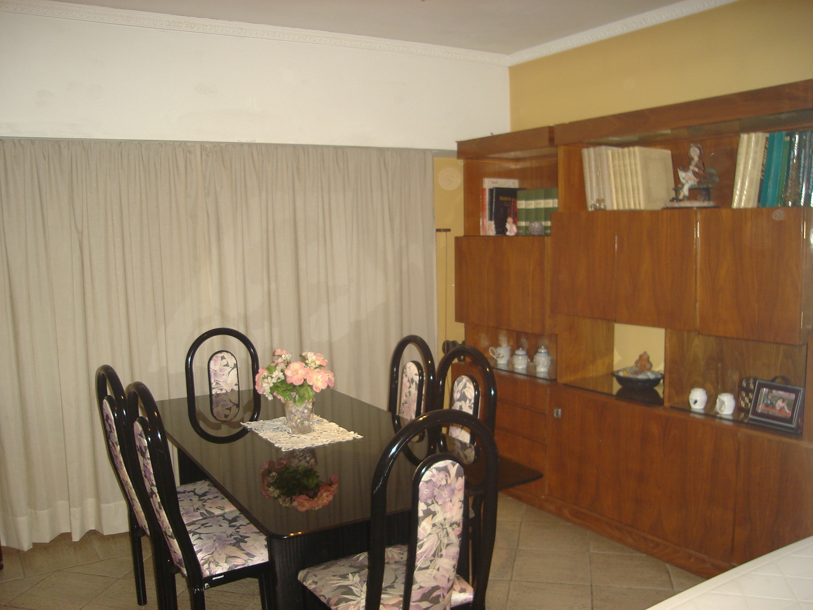 Chalet 7 amb. con quincho. Cerca de Acceso Oeste. — foto 6