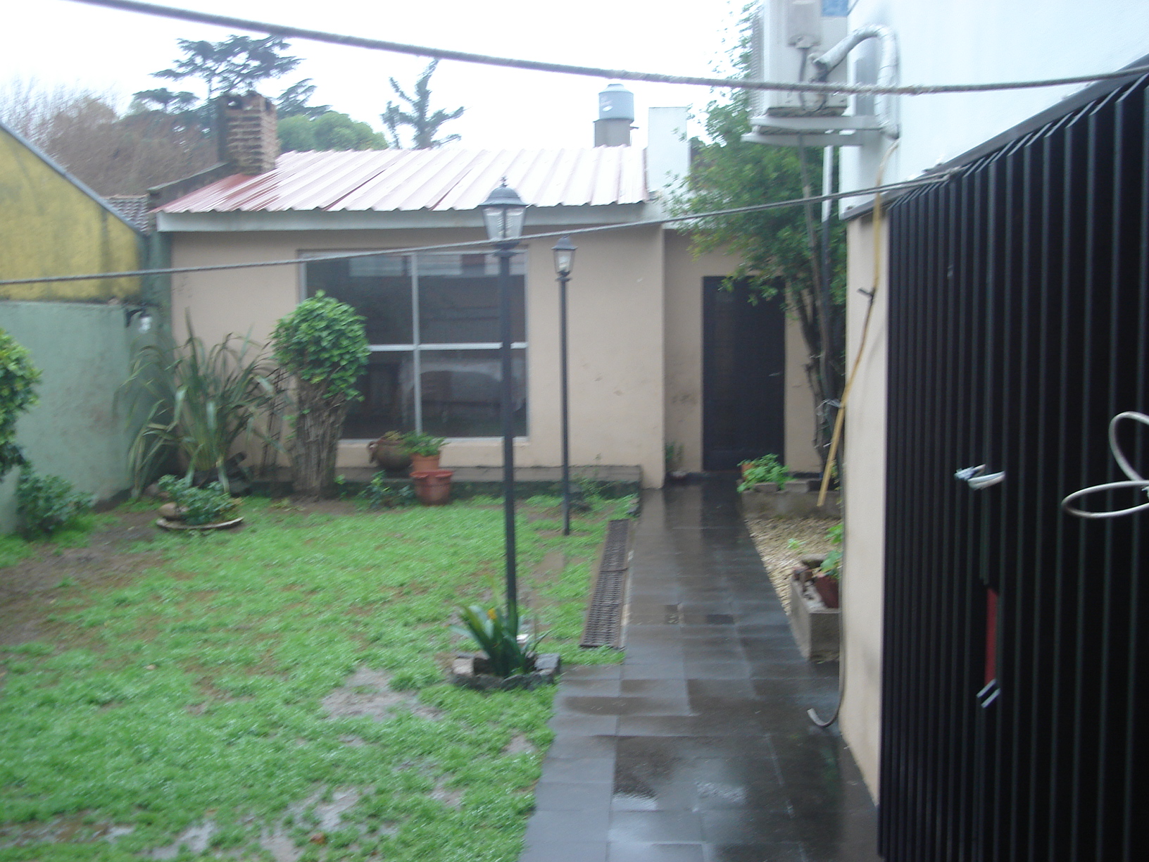 Chalet 7 amb. con quincho. Cerca de Acceso Oeste. — foto 10