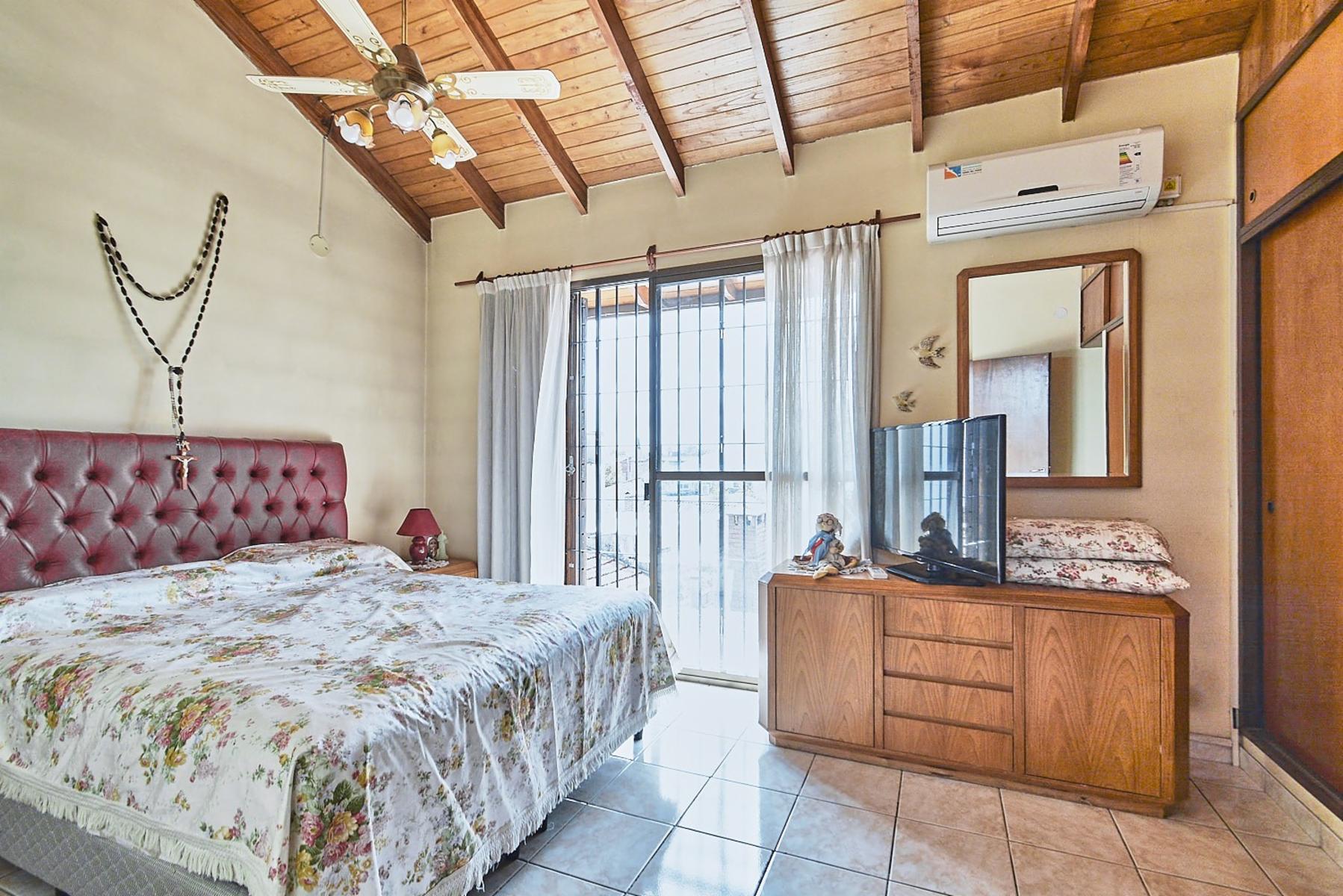 Venta Chalet 5 Ambientes C/parque, Quincho y Piscina — foto 4
