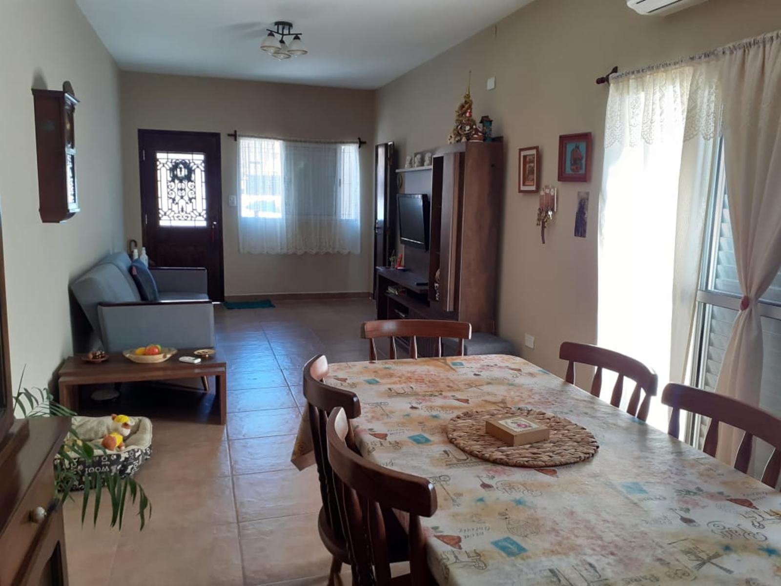 Muy linda Casa de 3 ambientes con entrada de auto .- Zona Villa Luzuriaga - Consulte — foto 2