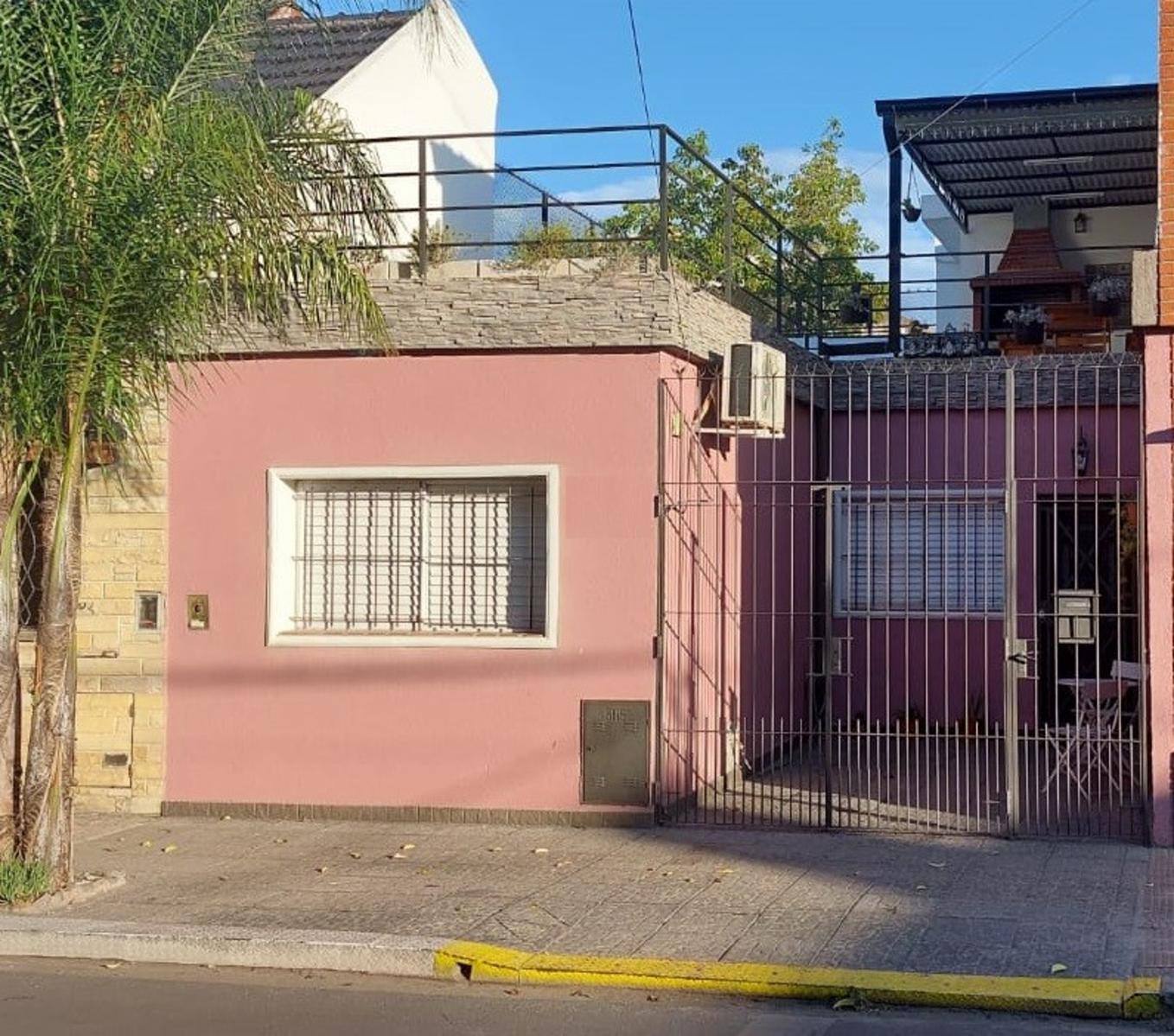 Muy linda Casa de 3 ambientes con entrada de auto .- Zona Villa Luzuriaga - Consulte — foto 12