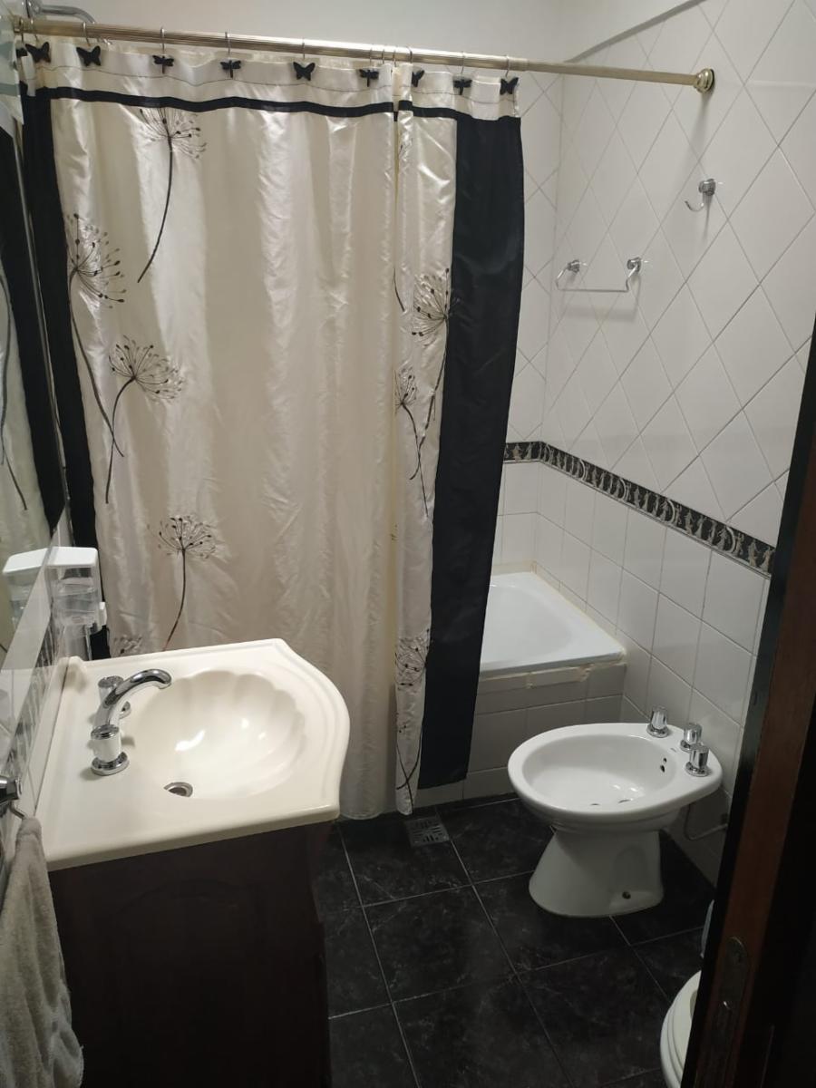 Excelente Duplex 4 ambientes con cochera en Villa Luzuriaga - Consulte — foto 2