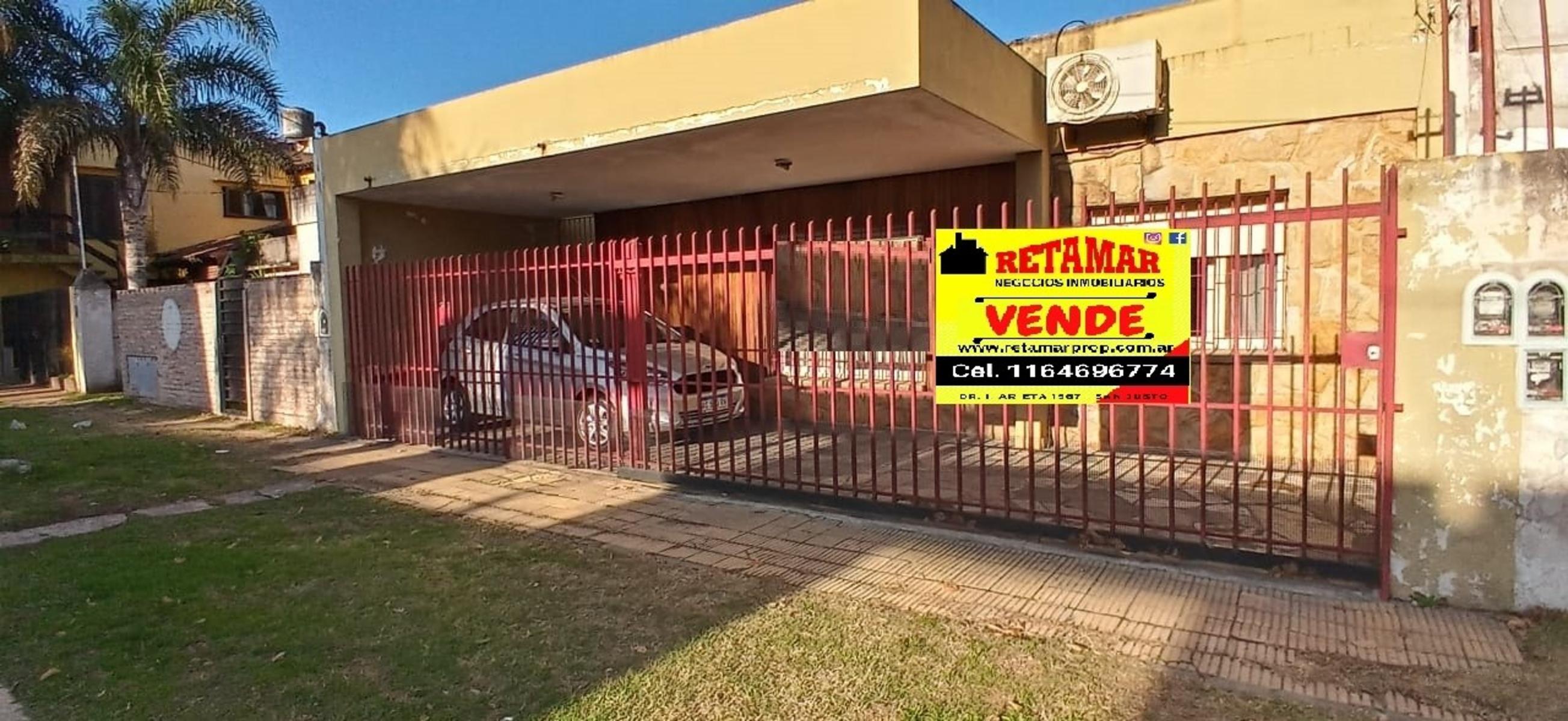 Venta de Casa 4 ambientes en Villa Luzuriaga. Consulte