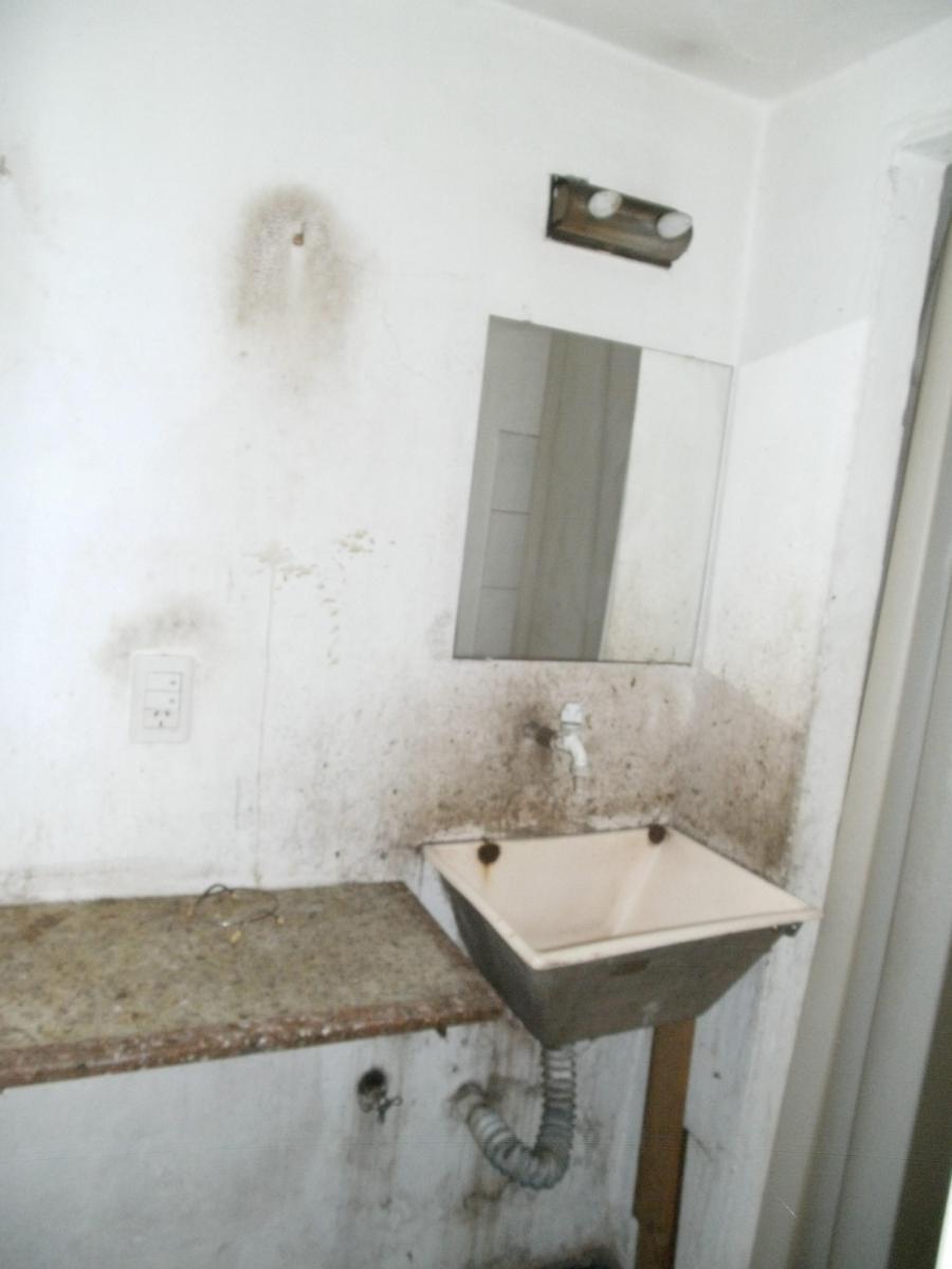 Venta de Local Comercial sobre Arieta en Villa Luzuriaga. Consulte — foto 4