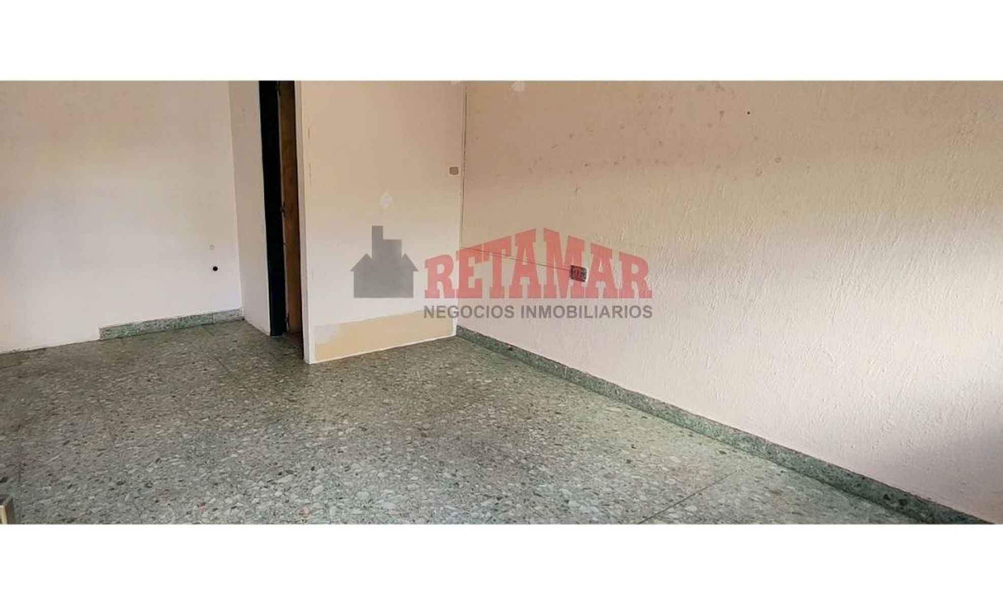 Alquiler Comercial sobre Arieta en Villa Luzuriaga — foto 2