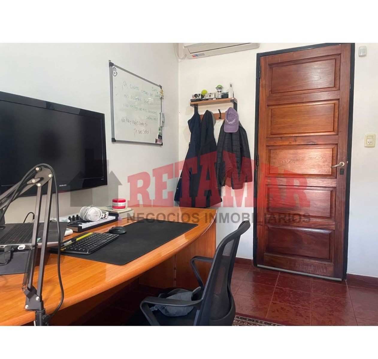 Casa en venta en Villa Luzuriaga, 3 ambientes con escritorio, garage y terraza con parrilla. — foto 4