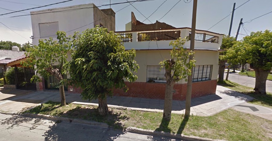 DOS departamentos tipo PH sobre lote esquina de 12,60 m por 14.80 m.