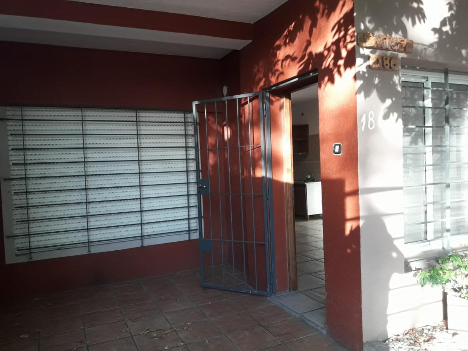 Ph tipo casa en alquiler. 3 dormitorios, jardin, cochera. - 9