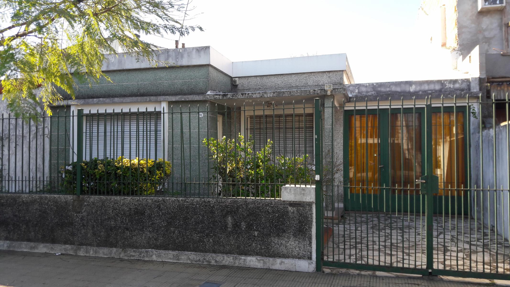 CASA AMERICANA 4 AMBIENTES - APTO CRÉDITO - GARAJE Y FONDO EXCELENTE UBICACIÓN EN HAEDO NORTE — foto 4