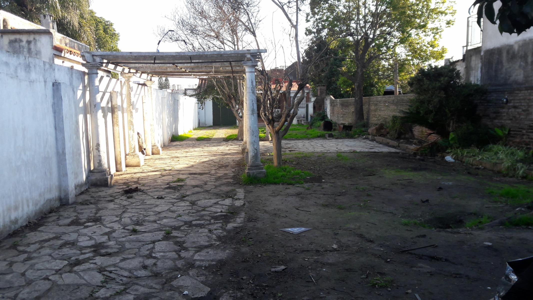 EXCELENTE LOTE DE TERRENO - 500 M2 - CON VIVIENDA DE 70 M2 A REFACCIONAR - IDEAL CONSTRUCTOR — foto 3