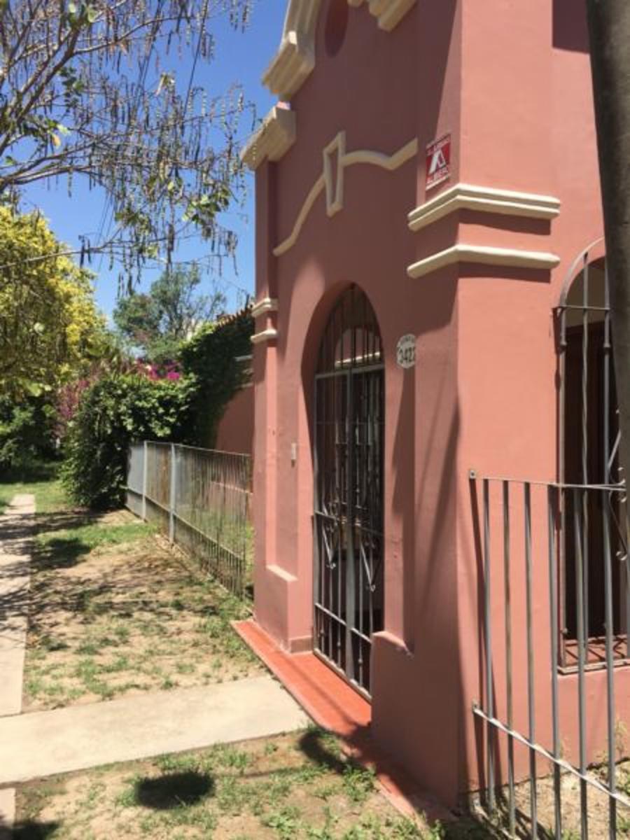 Venta de casa esquina en Gran Bourg - 3 dorm - amplio terreno. — foto 2