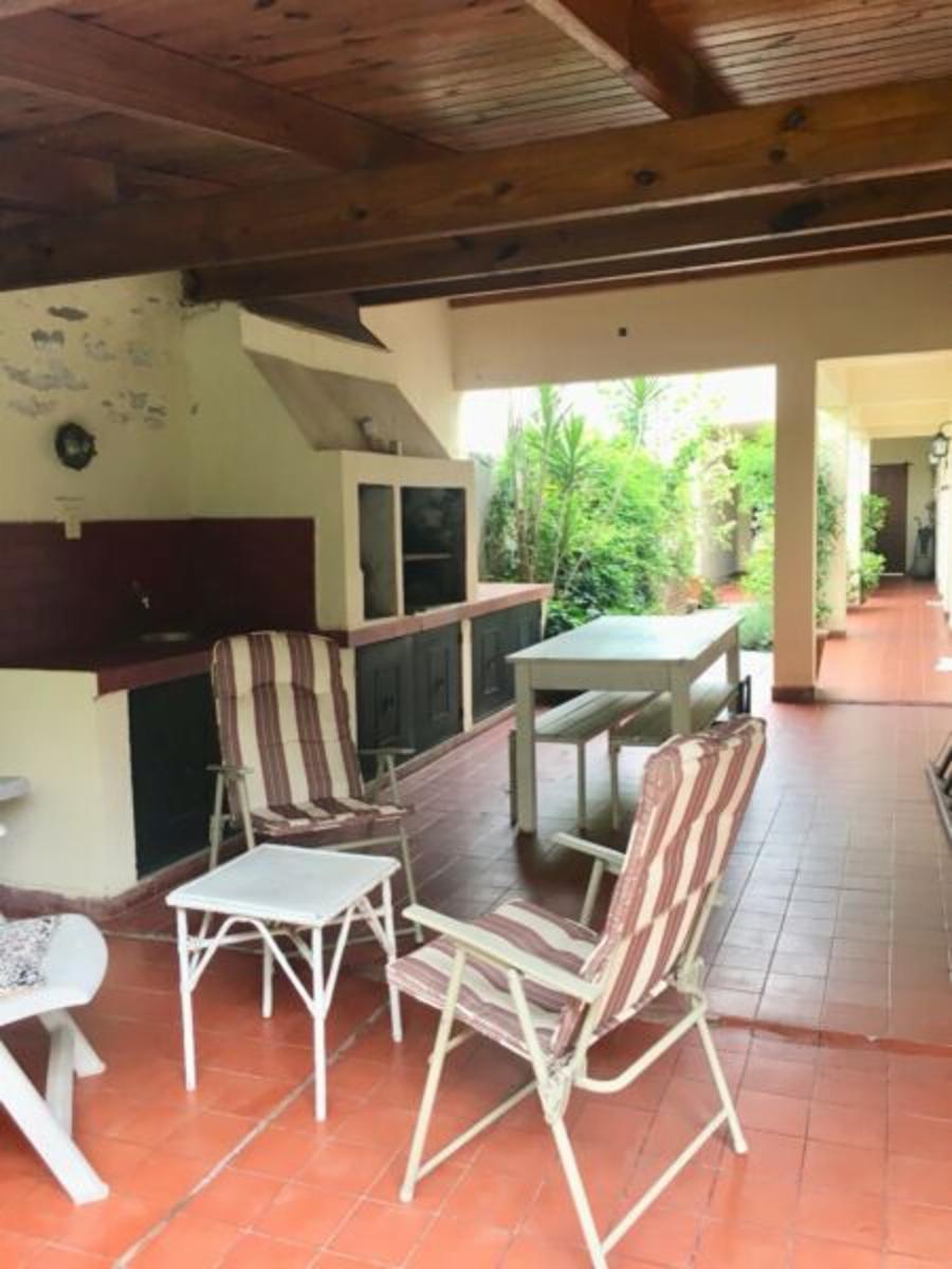 Venta de casa esquina en Gran Bourg - 3 dorm - amplio terreno. — foto 8