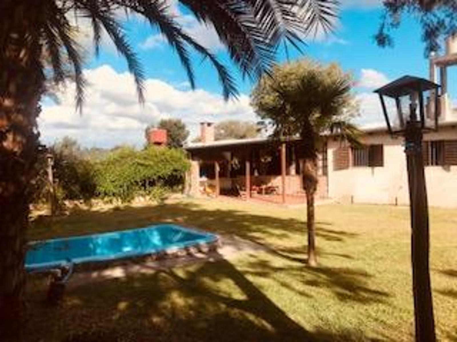 Venta de casa de campo en San Luis con piscina y terreno de 550 m2. - 2