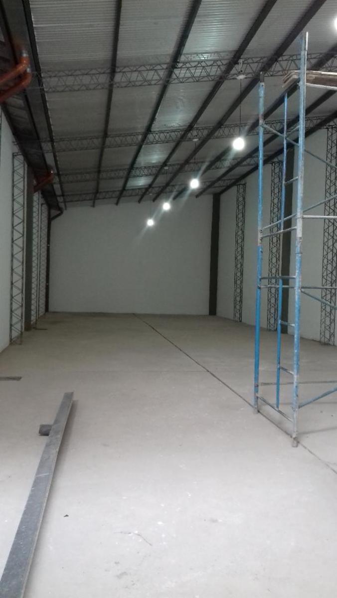 ALQUILER DE GALPON INTERNO DE 180 M2 EN AV. SAN MARTIN AL 1700. - 1